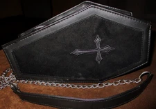 SPIRIT HALLOWEEN CROSSBODY COFFIN CASKET SHAPED HANDBAG,GOTH,CHAIN STRAP