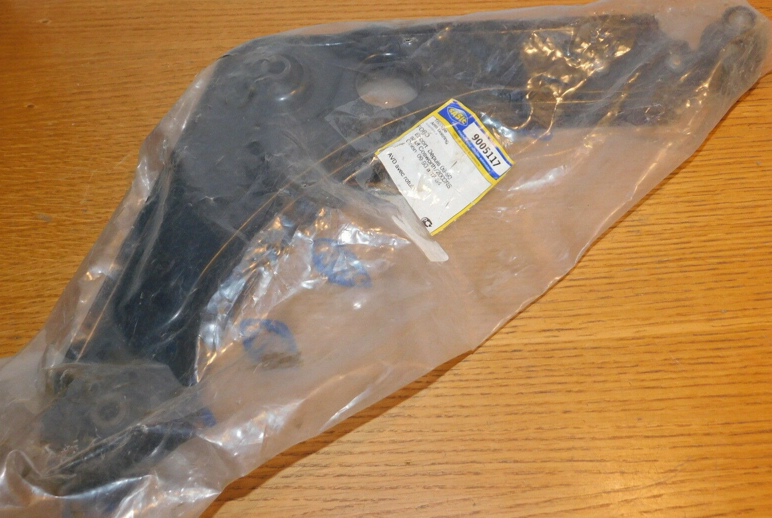 Triangle de suspension SASIC avant droit pour corriger le jeu de direction Ford Escort