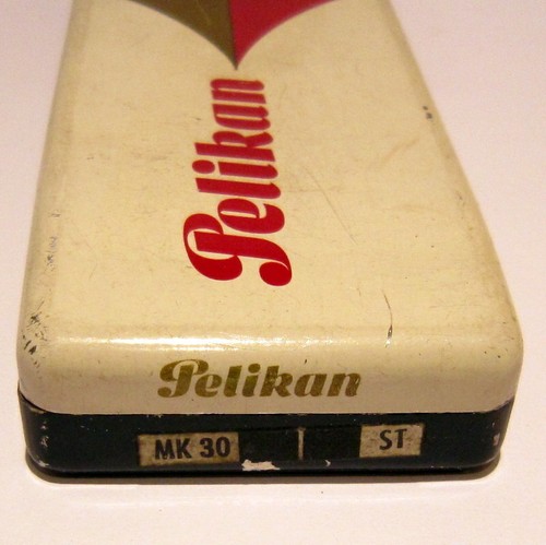 VINTAGE GERMAN FOUNTAIN PEN "PELIKAN MK-30"WITH 14k.GOLD NIB AND ORG.BOX # 15C - Picture 11 of 11