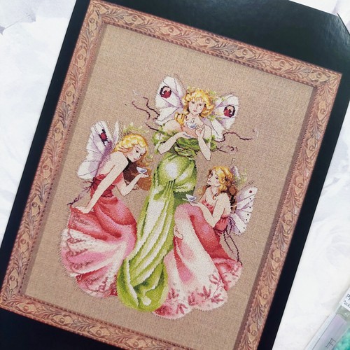Paquete de tres gráficos y adornos de punto de cruz con cuentas de té diseños Mirabilia - Imagen 9 de 23