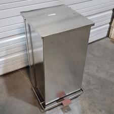 Terra Universal 1456-18B BioSafe Stainless Steel Waste Receptacle 24Gal 15x15x30