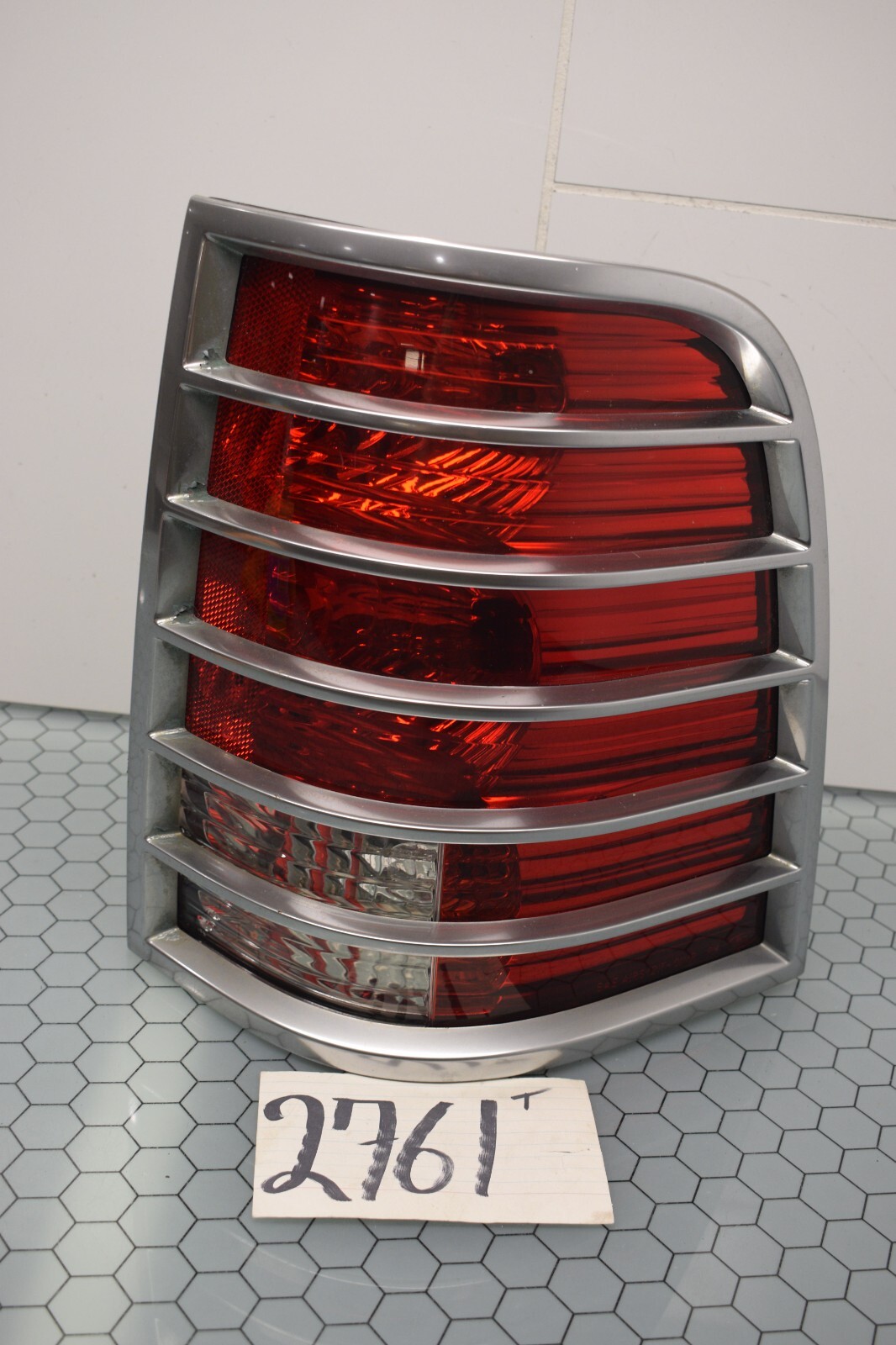 02 03 04 05 Mountaineer PASSENGER Side Tail Light Used Rear Lamp #2761-T