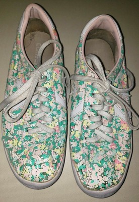 converse with flowers on them