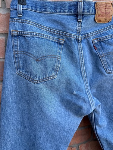 Vintage Levis 501 Button Fly Light Blue Denim Made USA 90s Jeans Actual 34x31 - Picture 5 of 10