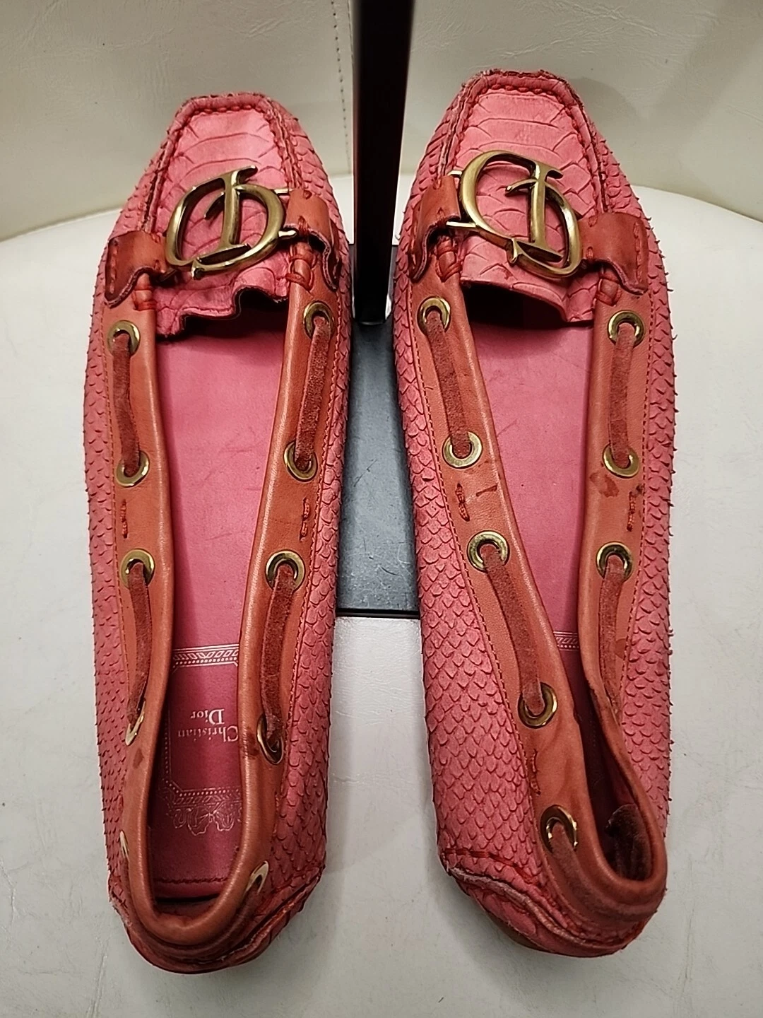 Chaussures plates vintage d'occasion Christian Dior en cuir rose. Taille E.U 37,5. États Unis des États Unis...