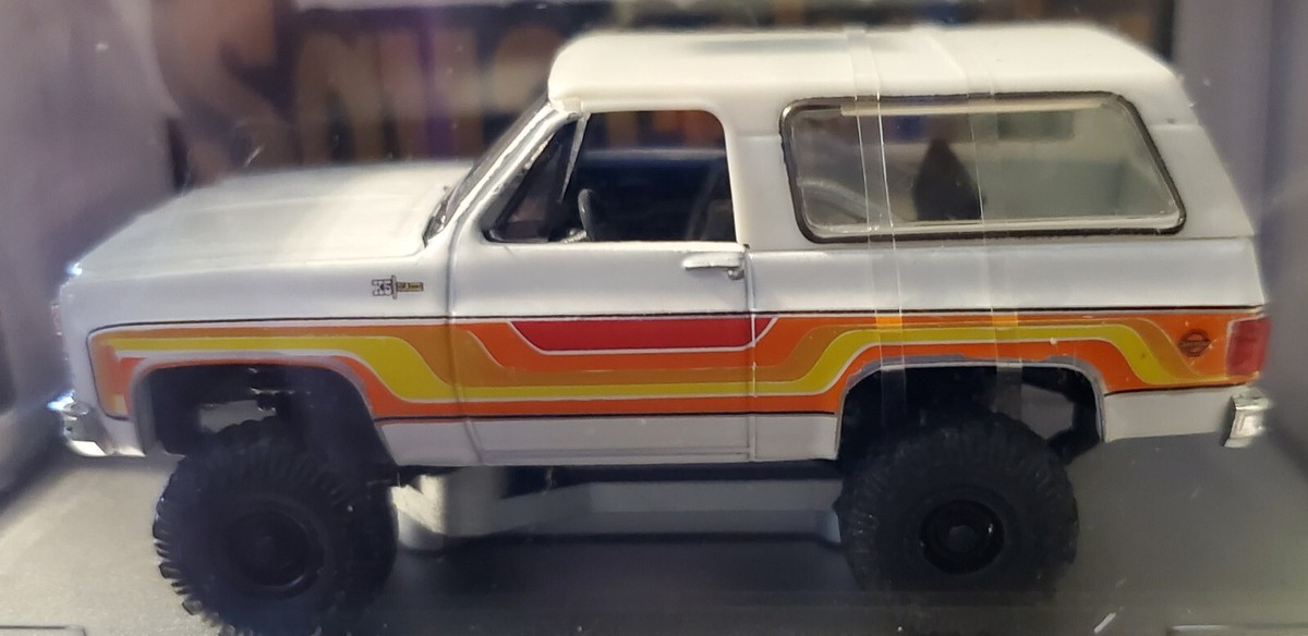 2024 M2 Machines WMTS18 Squarebody Syndicate 1974 Chevrolet
