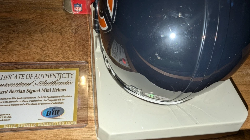 Chicago Bear Бернард Берриан.  Мини-футбольный шлем с автографом Riddell - Изображение 4 из 4