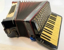 RARE Castelli Master Model C6663 Germany Black Lacquer 48 Button Bass Accordion