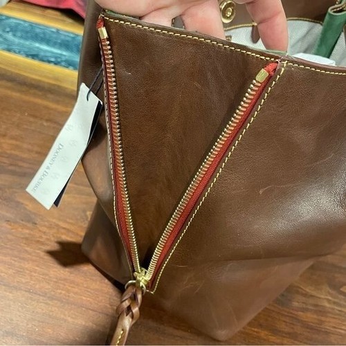 Neu mit Etikett Dooney & Bourke Florentine Schultertasche groß Reißverschluss Barlow Kastanie Leder - Bild 13 von 14