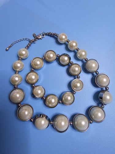 M & S pre loved pearl & silver statement necklace & matching bracelet. - Picture 11 of 13