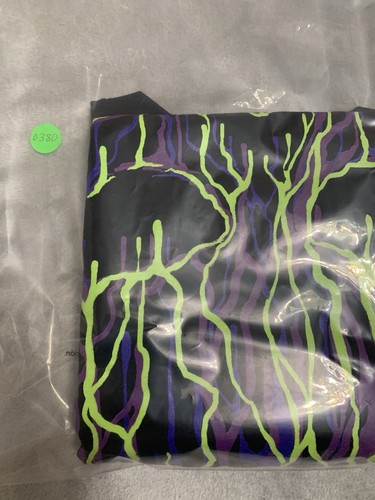 Camisa Halloween Fruta del Telar Para Hombres Calavera Talla Mediana Negra Brilla en la Oscuridad - Imagen 10 de 10