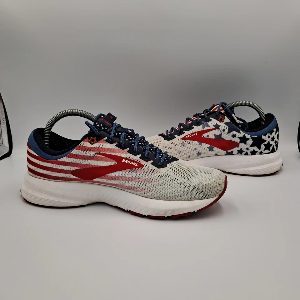 Tamanho 8,5B W | 7B M Brooks Launch 6 Old Glory Stars & Listras - 1102971D166 - Imagem 2 de 4