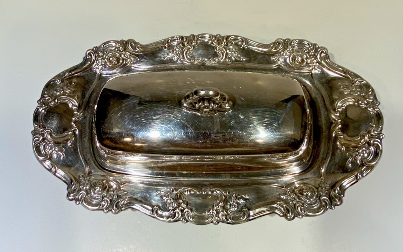 VTG Towle Silverplate Butter Dish Glass Insert  Lid Ornate Serving Tray 3x10x6” 