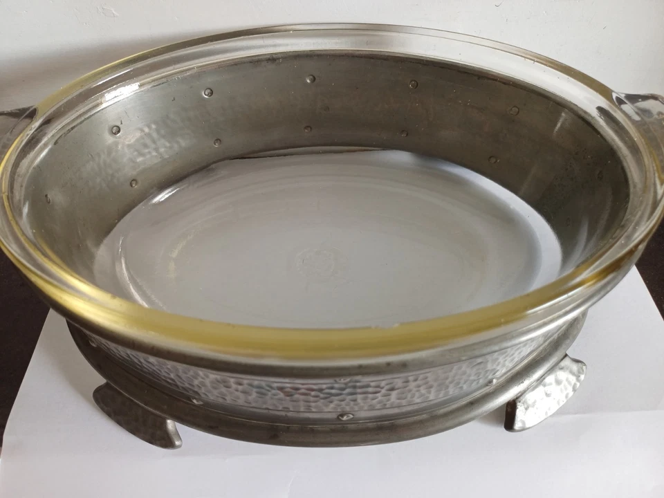 Vintage Glass Pyrex Dish With Arts And Crafts Style Pewter Stand. - Image 2 of 4