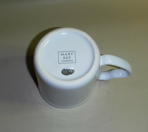 Mary Kay Cosmetics ~ Set of 4 Mary Kay "Hearts" Mugs ~ NIB - Picture 4 of 4