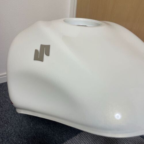 SUZUKI GSX1300R Hayabusa CK111 2008 Genuine Fuel Tank Pearl White Used - Picture 5 of 10