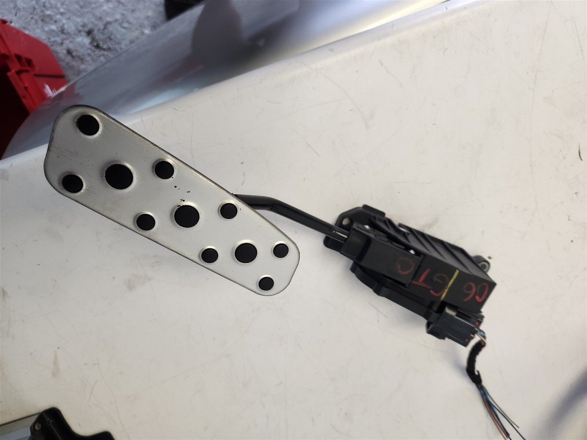 2006 Pontiac GTO Accelerator Gas Throttle Pedal Assembly