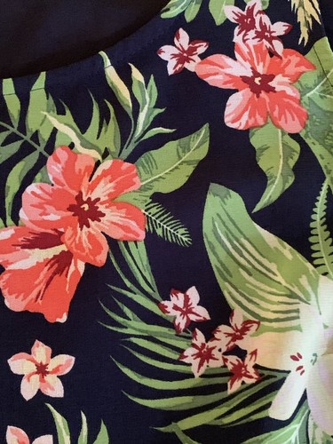Blusa POPOVER CHRISTOPHER & BANKS Estampado Tropical SIN MANGAS Talla S Azul Marino Nueva Sin Etiquetas - Imagen 5 de 9