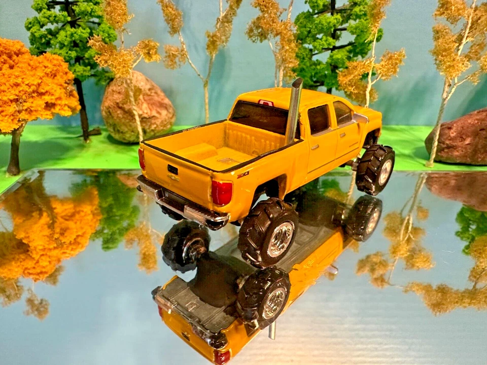 1/64 Custom Lifted, Chevrolet Silverado, 2015, 4 Door Crew Cab, G-5 Lift Kit - Image 4 of 4