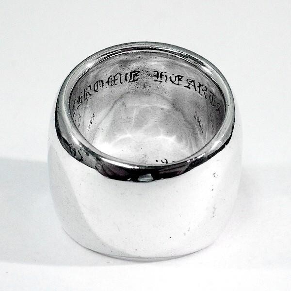 CHROME HEARTS Classic Oval Ring with pavé diamonds size JP18 CHROME HEARTS Classic Oval Ring with pavé diamonds size JP18