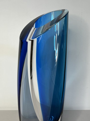 Kosta Boda Goran Warff Signed Clear and Blue Art Glass Vase - Sweden 49809 - Picture 4 of 16