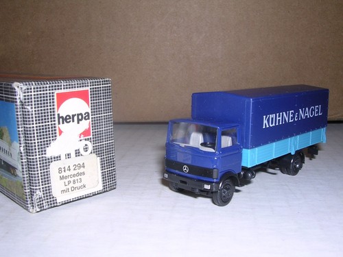 Camión cubierto HERPA #814294 Mercedes LP813 "azul" escala H.O. 1/87 | Zustand: New