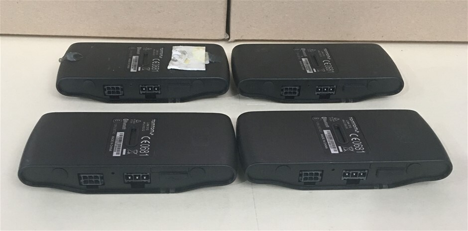 TomTom LINK 510Advanced vehicle tracking system with connection lead.