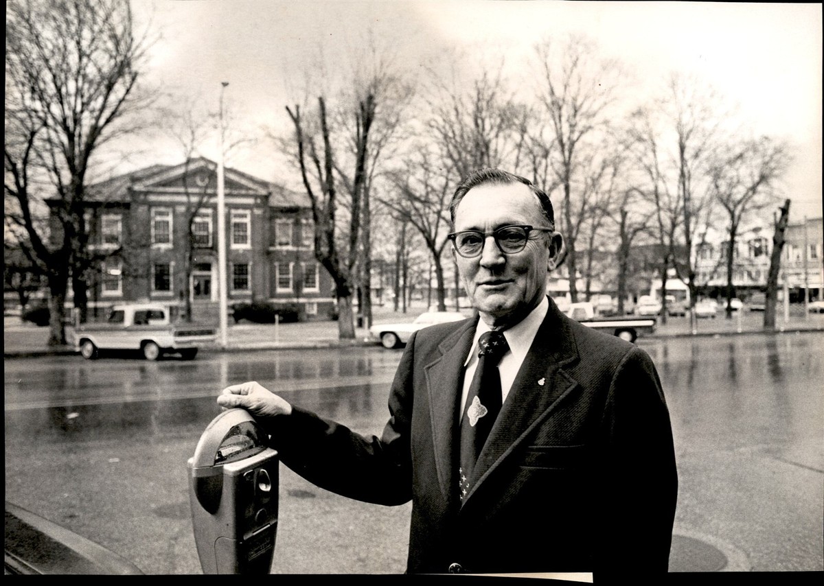 LG83 1976 Orig John Filo Oversize Photo MAYOR EUGENE MARTIN