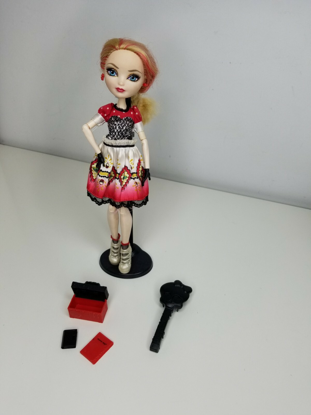 Mattel Ever After High Hat-Tastic Apple White Doll