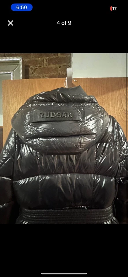 Abrigo largo acolchado negro brillante Rudsak para mujer, usado el invierno pasado un par de veces...... Foto 2 de 4