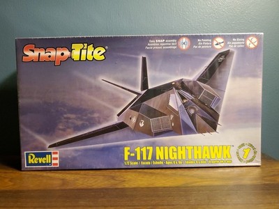 2005 Revell F-117 Nighthawk Stealth Fighter 1:72 Easy-Kit Model Plane New In Box