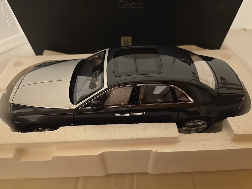 Kyosho Rolls Royce Ghost nero/argento scala 1:18  - Immagine 4 di 4