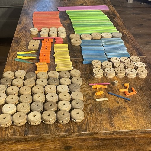 Wooden Tinker Toys Vintage Gabriel 267 Pieces with Tin and Cover - Picture 14 of 20
