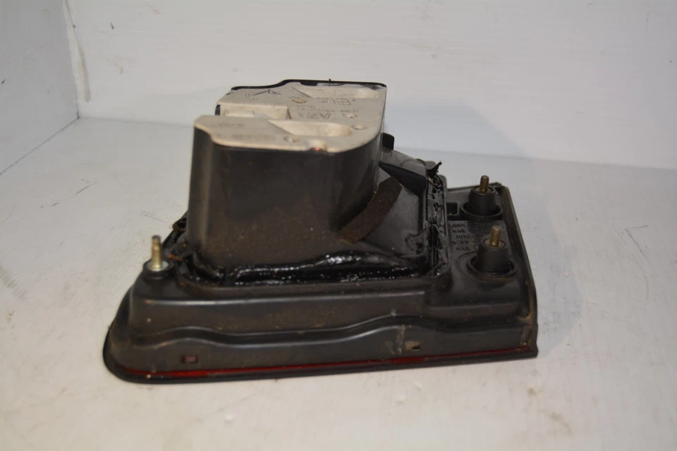 1995-1996 Nissan Maxima lanterna traseira montada na tampa lateral esquerda fabricante de equipamento original, 166-58757 - Imagem 3 de 4