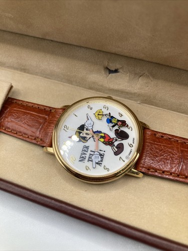 Pinocchio “Never Tell A Lie” Watch - The Disney Store W/ Original Case -NEW RUNS - Picture 4 of 15