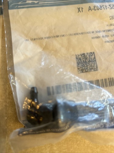 2008-12 Ford Fusion, Lincoln Milan MKZ Windshield Washer Spray Jet Nozzles (2) - Picture 6 of 7