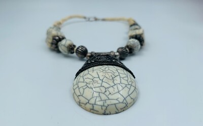 Collier Ancien Style Ethnique En Perles Et Pierres - Pièce Unique D'occasion, à Voir En Photos
