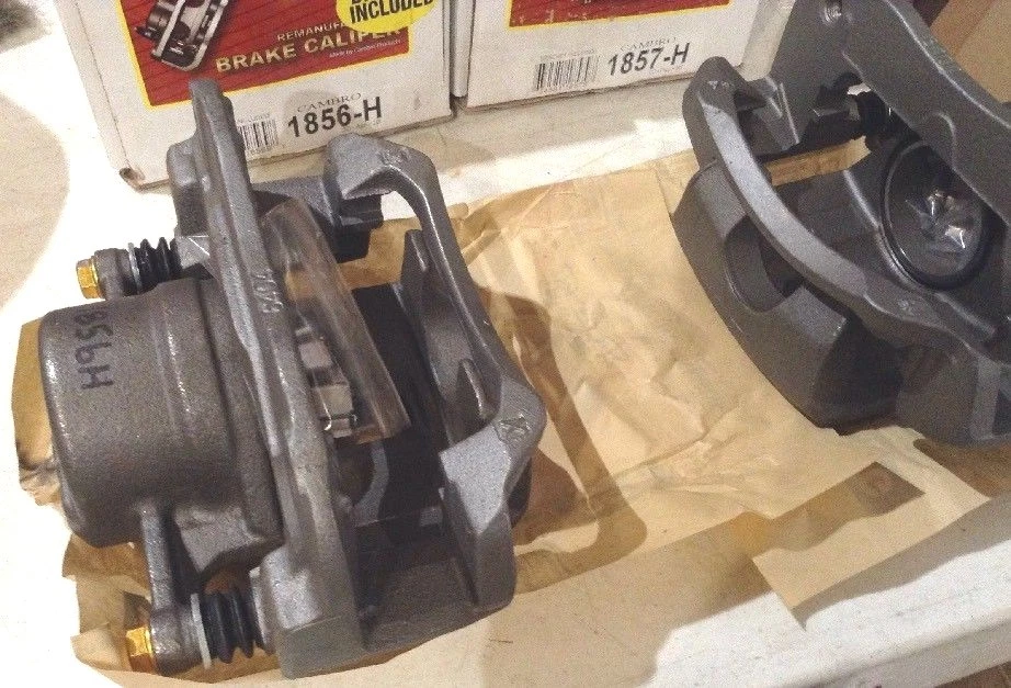 PINZAS DE FRENO DELANTERAS SEMICARGADAS CAMBRO Y SOPORTE TOYOTA HIGHLANDER (EXC HÍBRIDO) Foto 2 de 4