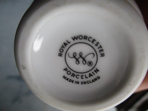 Egg Coddler Royal Worcester Dekor Blumen 9 cm für 1 Ei - Bild 3 von 3
