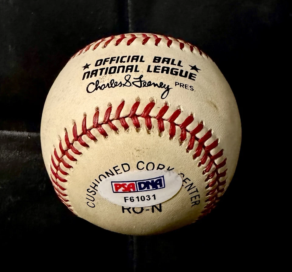 Carl Hubbell Firmado Oficial Liga Nacional de Béisbol. PSA/DNA Foto 2 de 3