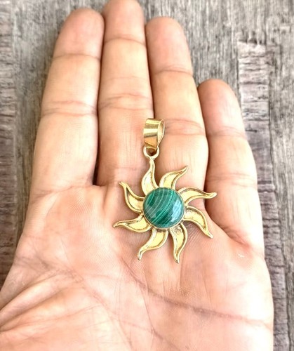 Colgante Sol Malaquita Hecho a Mano Colgante Tribal Bohemio Regalo de Cumpleaños para Mujer - Imagen 6 de 9