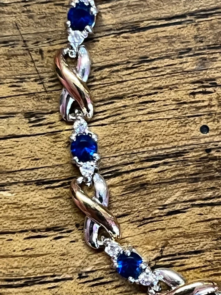 Женский теннисный браслет 8 карат круглой огранки с имитацией сапфира 14 карат 2-цветное золотое покрытие - Изображение 3 из 4