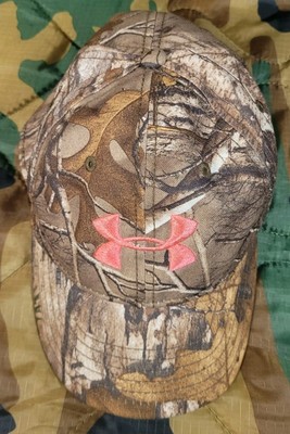 UNDER ARMOUR WOMEN'S CAMO HAT WITH PINK LOGO