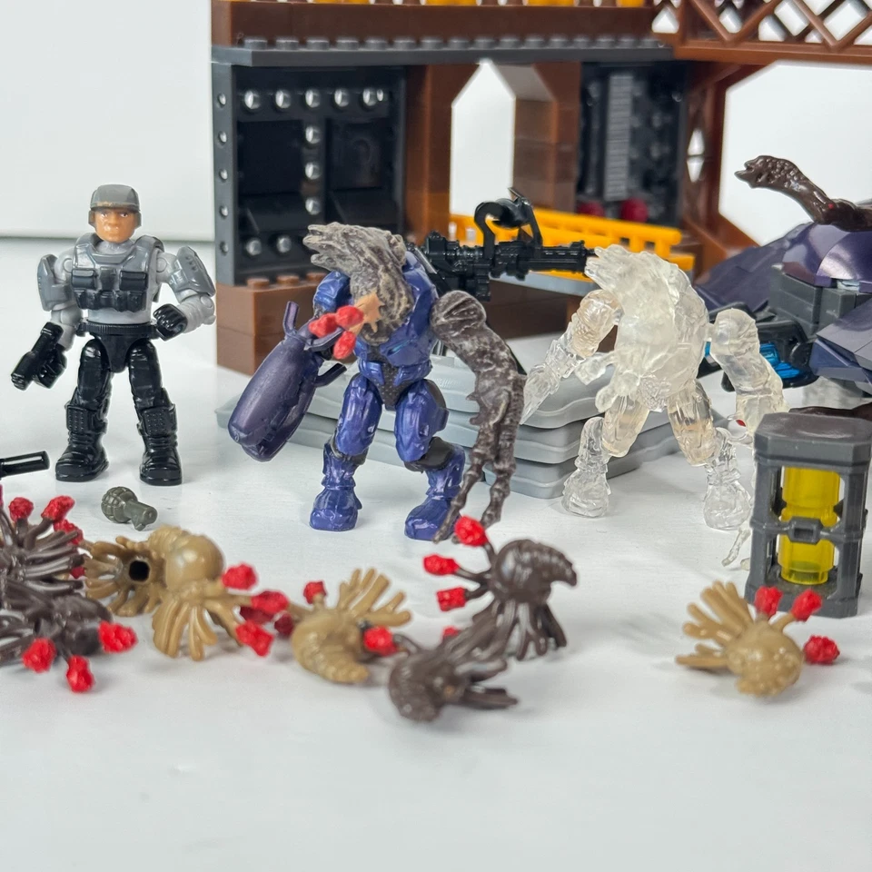 Halo Mega Bloks 97430 Flood Invasion Set COMPLETE ULTRA RARE FLOOD Forms Halo 3! - Image 3 of 4