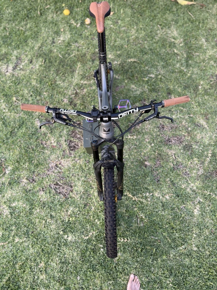 2019 Evil Following MB Race Bike 29er Large Grey Carbon Industry Nine Wheels - Image 2 of 4