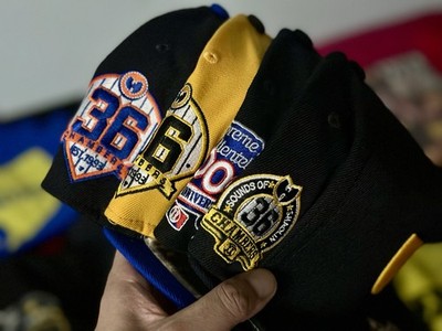 TWNTY - TWO WU PACK,  Lot of hat s (Snapbacks)