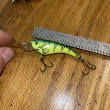REEF RUNNER Fishing Lure 2.25” Length 1/4 Oz Weight Yellow Perch Glitter  Used
