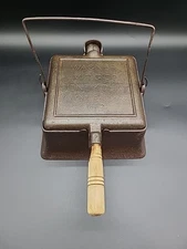Wagner M’F’G CO Sidney O Square Cast Iron Waffle Maker Paddles W/ High Base 1892