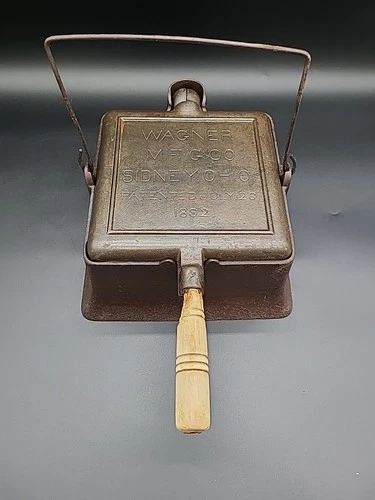 Wagner M’F’G CO Sidney O Square Cast Iron Waffle Maker Paddles W/ High Base 1892