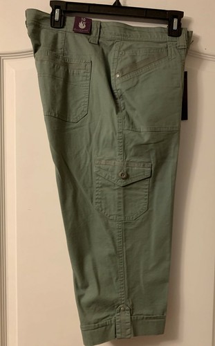 NWT WOMAN'S GLORIA VANDERBILT PALE 